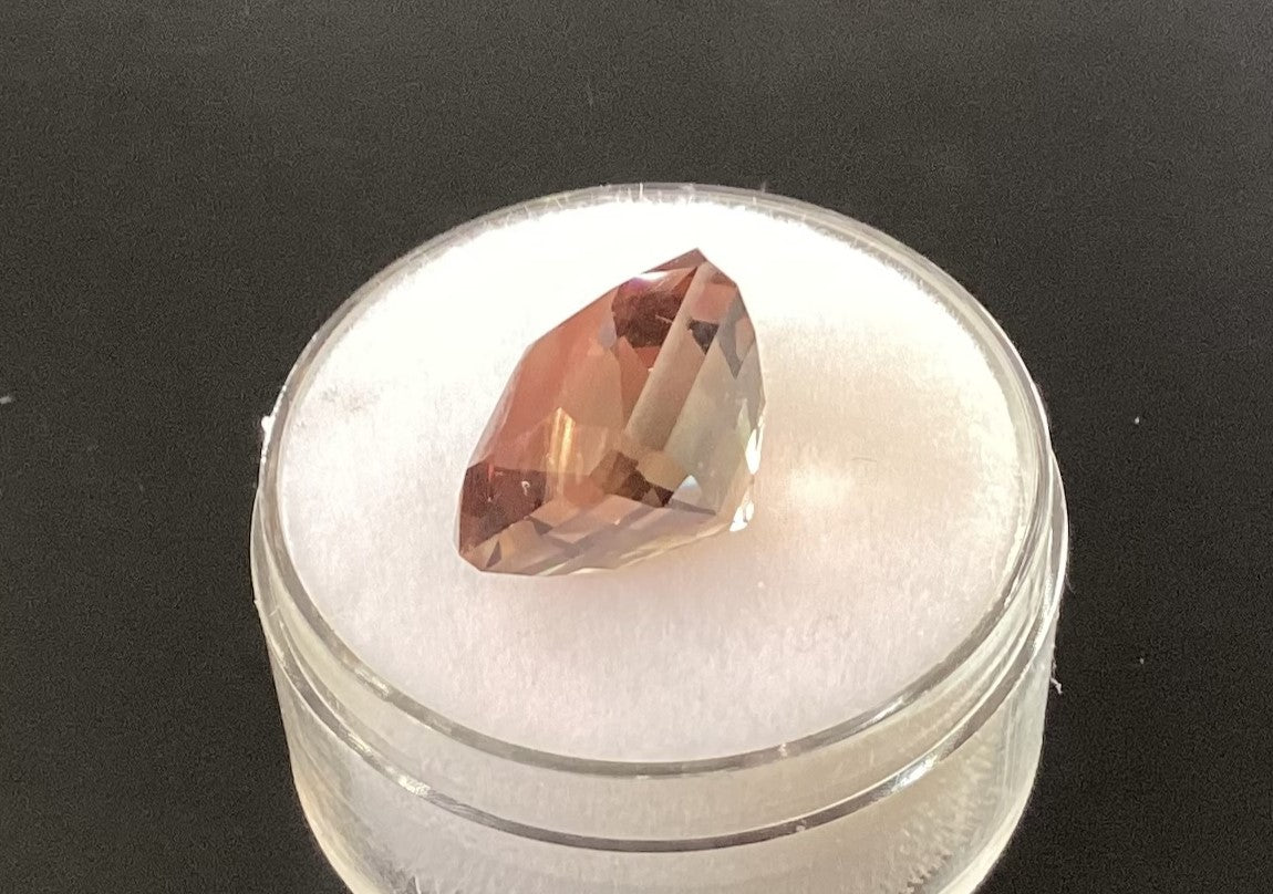 Oregon Sunstone, Red Square Cut 7.32 cts.