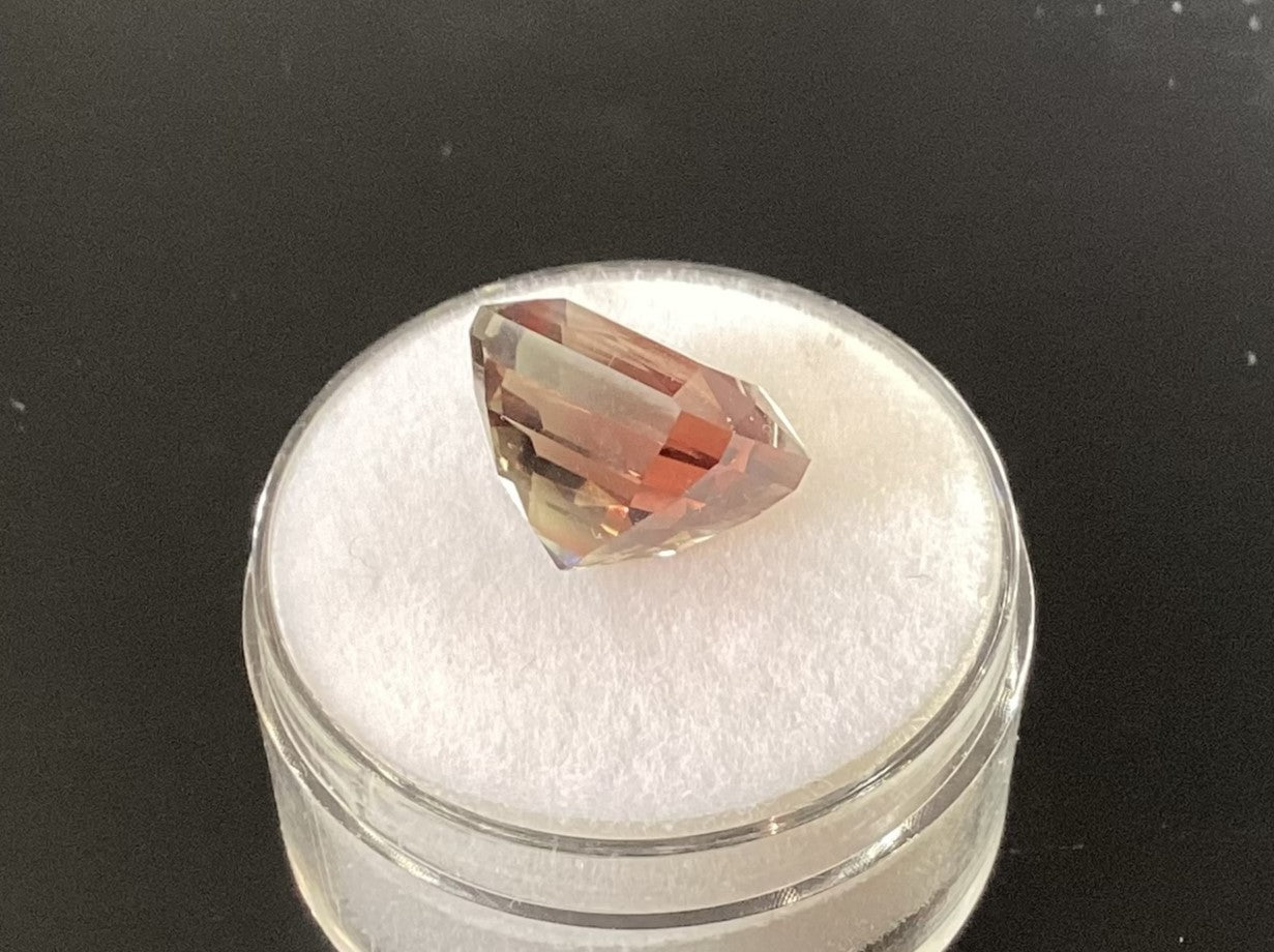 Oregon Sunstone, Red Square Cut 7.32 cts.