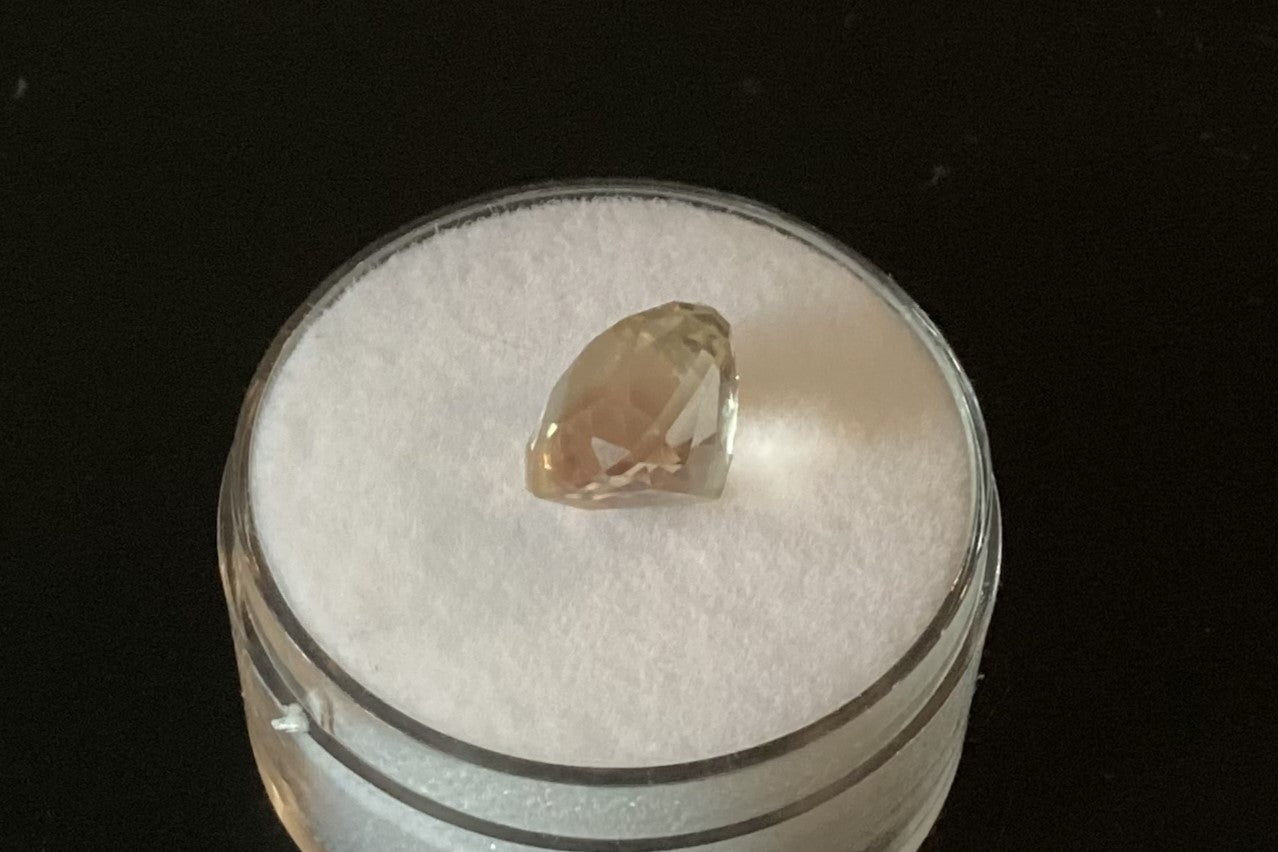 Oregon Sunstone, Light Red Square Cut, 3.05 cts.