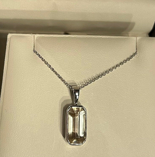 Pendant, Champagne Oregon Sunstone in White Gold, 4.36 cts.