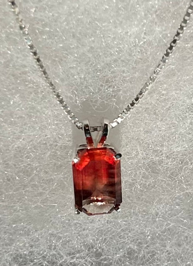 Pendant, Red Oregon Sunstone in Sterling Silver, 3.58 cts.