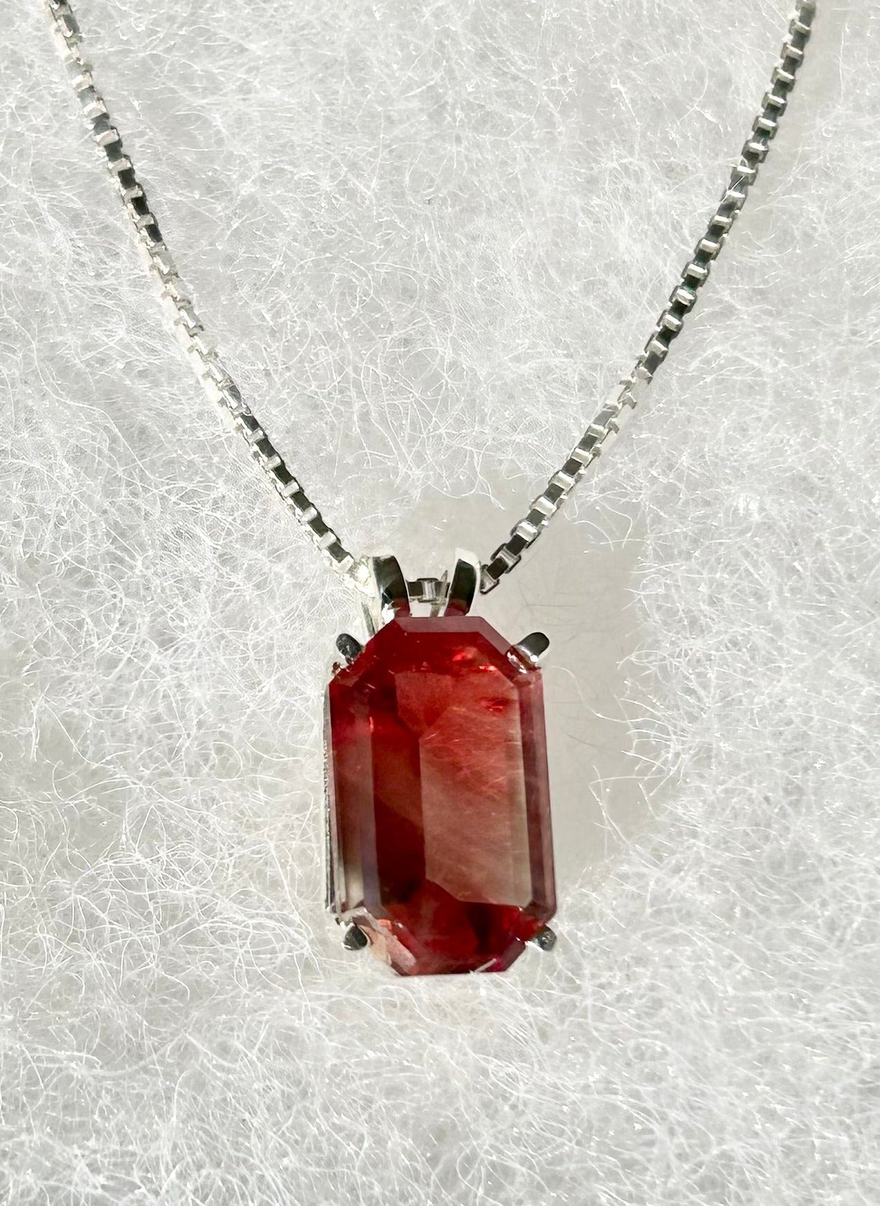 Pendant, Red Oregon Sunstone in Sterling Silver, 3.58 cts.